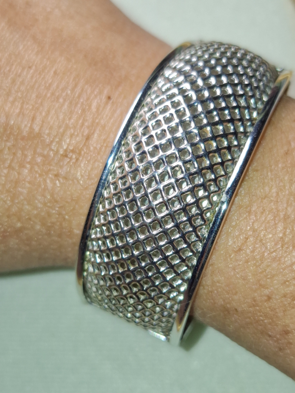 SARAH COVENTRY Silver Tone Cosmopolitan Wide Mesh Hinged Cuff Bracelet